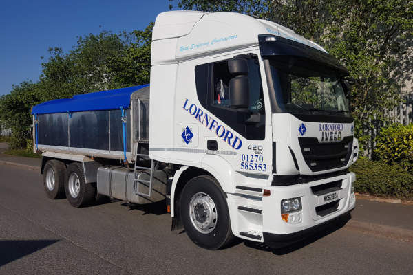 This Iveco stralis was converted from a 4x2 tractor unit to a 6x2 rigid with a new tag axle. The Iveco then had the customer’s tipper body fitted and refurbished. A draw bar coupling and an aluminium catwalk were also fitted.