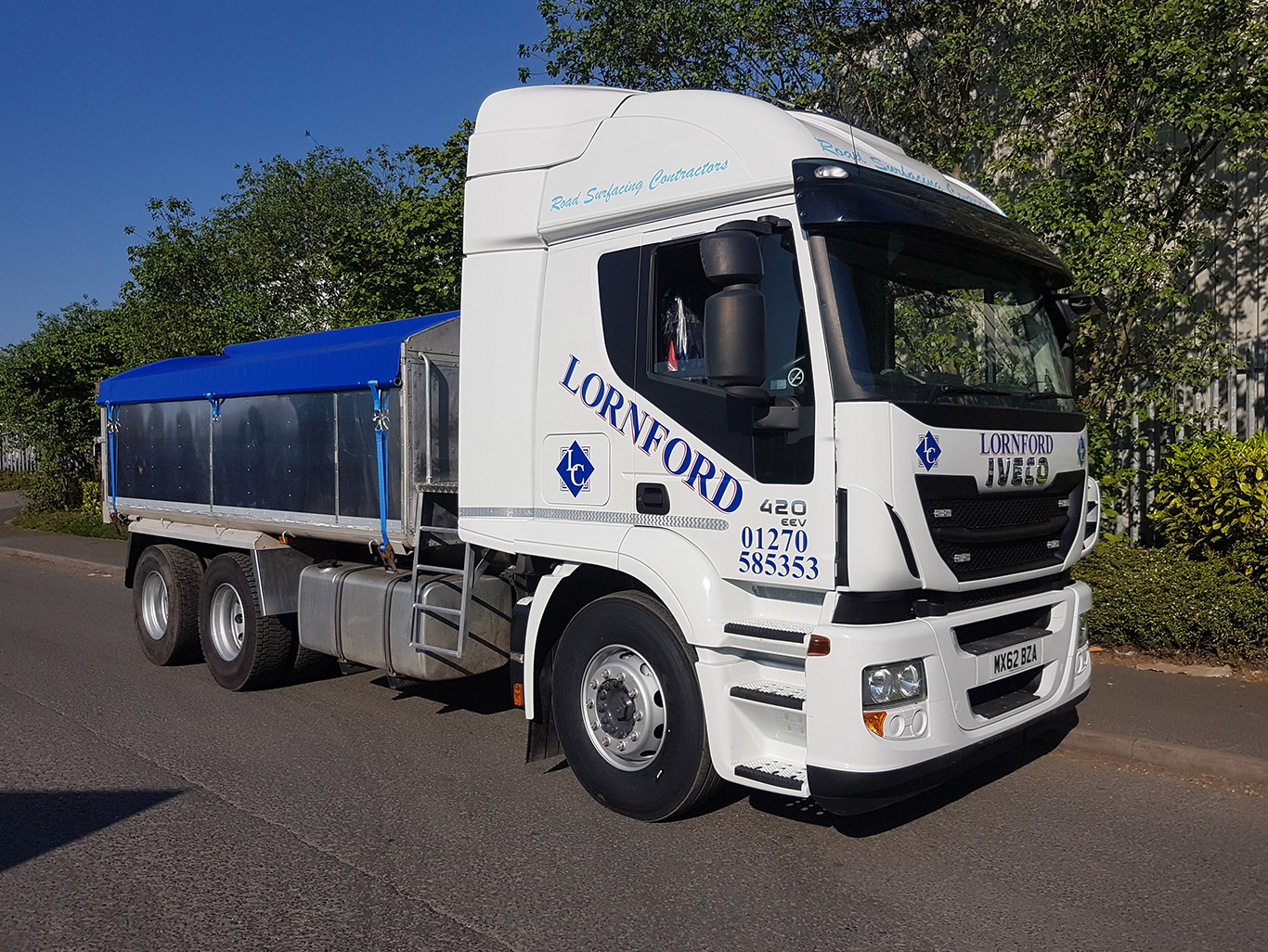 This Iveco stralis was converted from a 4x2 tractor unit to a 6x2 rigid with a new tag axle. The Iveco then had the customer’s tipper body fitted and refurbished. A draw bar coupling and an aluminium catwalk were also fitted.
