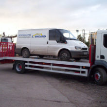 On this DAF 55 we extended the chassis and built a beaver tail body with hydraulic ramps.